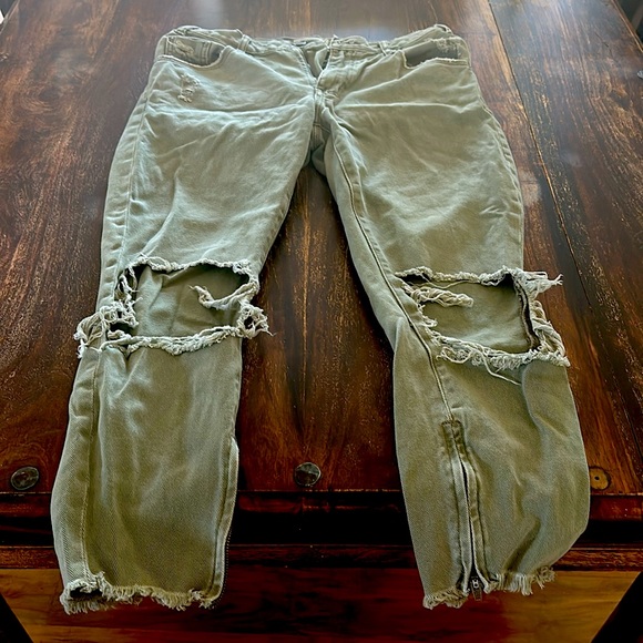 One X teaspoon jeans! Super cute olive green jeans ✨ - Picture 7 of 11